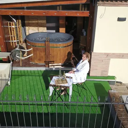 Sole Marche Piscina Jacuzzi Scivolo Wifi Parcheggio * Castelplanio